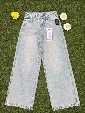 NWT Celebrity Pink Wide Leg Jeans Size 5/27 Retro Light Wash High Rise Y2K